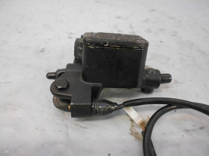 Baksidan på Bromshuvudcylinder från en Yamaha YZF-R 125 -2012 motorcykel.