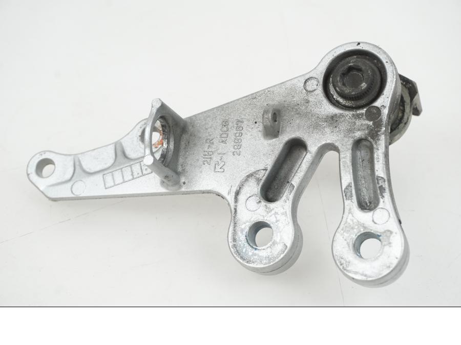 Höger sida på Fotpinnefäste från en Suzuki GSX-R 1000 -2007 motorcykel.