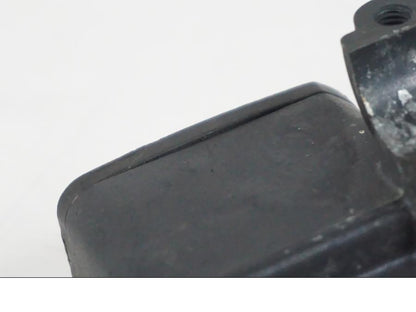 Snett nerifrån på Bromshuvudcylinder från en BMW F 650 CS -2002 motorcykel.