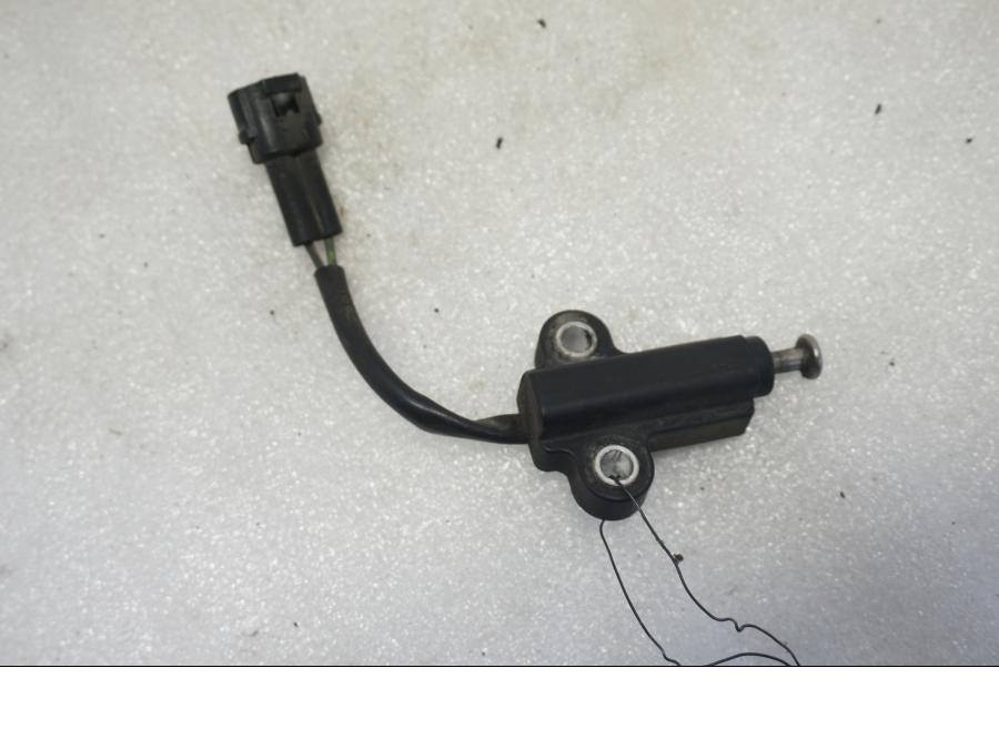 Framsidan på Sidostödsbrytare från en Suzuki VL 800 -2004 motorcykel.