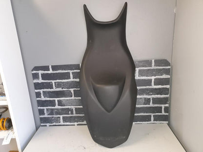 Höger sida på Sadel från en BMW F 800 S -2010 motorcykel.