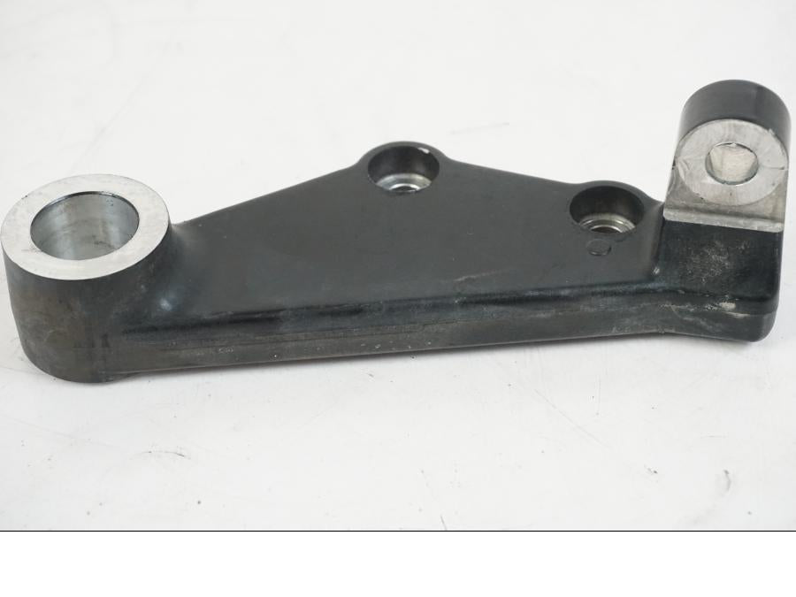 Baksidan på Bromsoksfäste från en Suzuki VZR 1800 -2009 motorcykel.