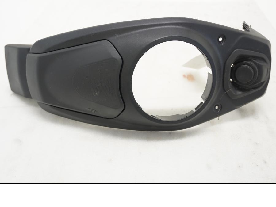 Höger sida på Bensintankskåpa från en Ducati Multistrada 1158 V4 -2021 motorcykel.