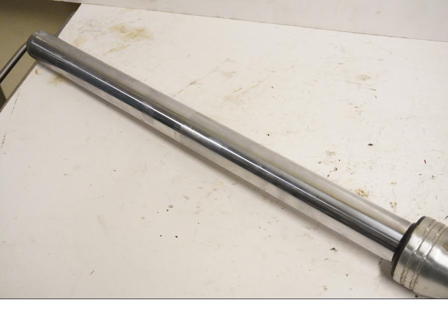 Höger sida på Gaffelben från en Kawasaki VN 750 -1994 motorcykel.