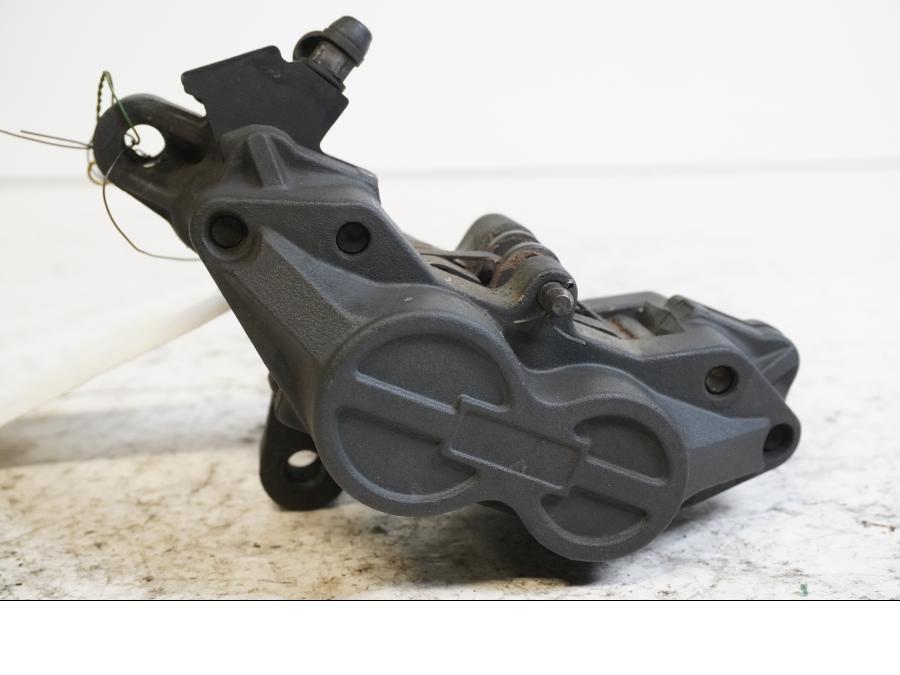 Baksidan på Bromsok från en Triumph Speed Triple -2002 motorcykel.