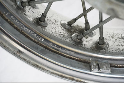 Extrabild6 på Fälg från en Yamaha XVS 1100 -2000 motorcykel.