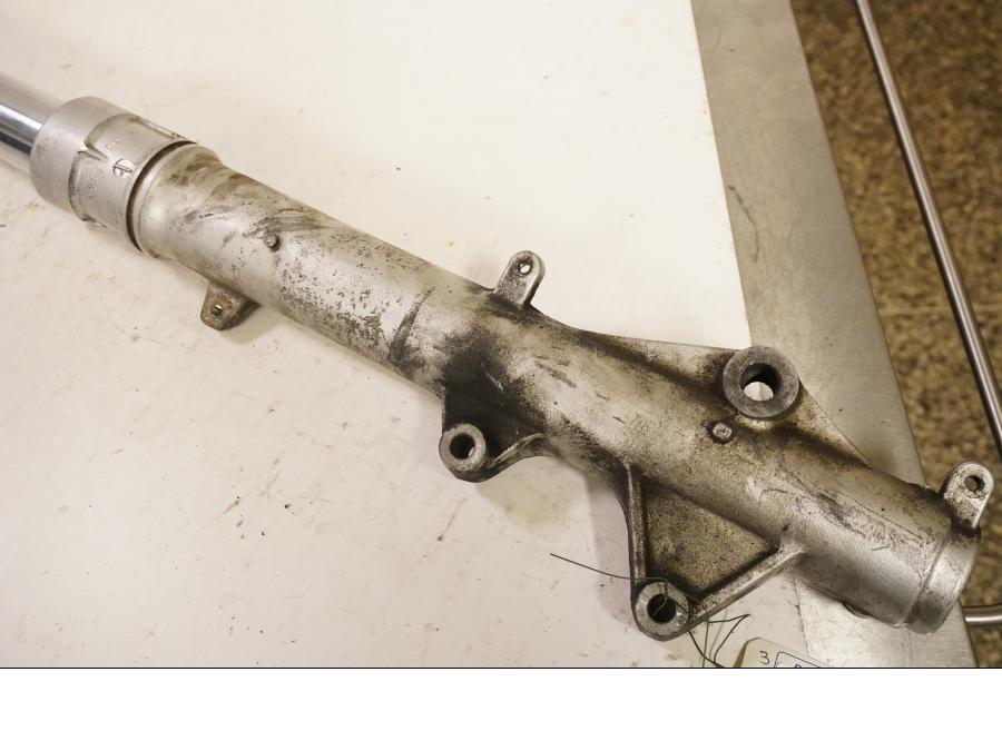 Vänster sida på Gaffelben från en Yamaha XT 600 -1991 motorcykel.