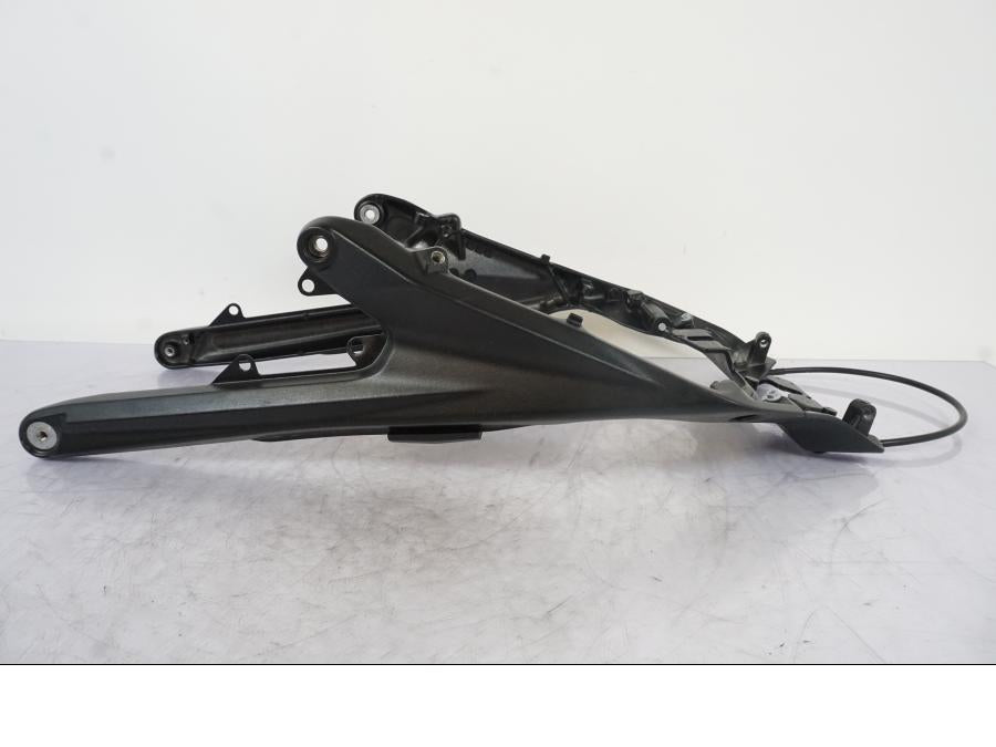 Höger sida på Bakram från en KTM 1290 Super Duke R -2023 motorcykel.