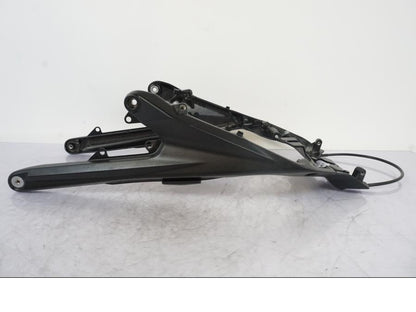 Höger sida på Bakram från en KTM 1290 Super Duke R -2023 motorcykel.