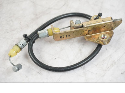 Baksidan på Sadellåsmekanism från en Kawasaki ZX-6R -2006 motorcykel.