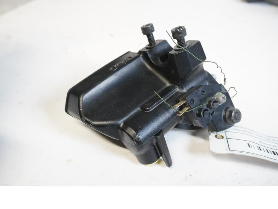 Höger sida på Bromshuvudcylinder från en Kawasaki Versys 650 -2009 motorcykel.