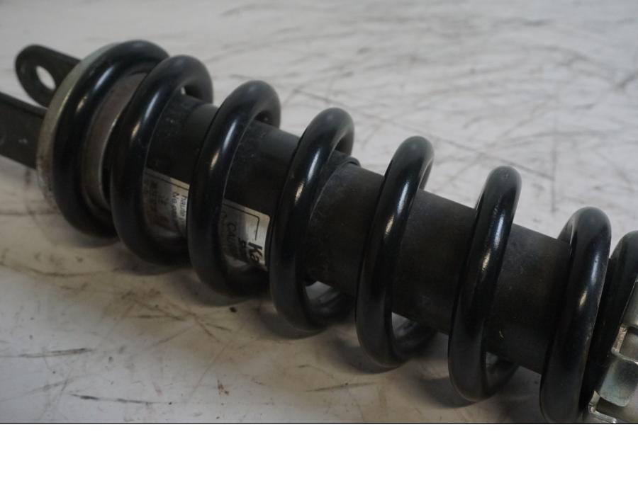 Höger sida på Stötdämpare från en Kawasaki VN 900 -2007 motorcykel.