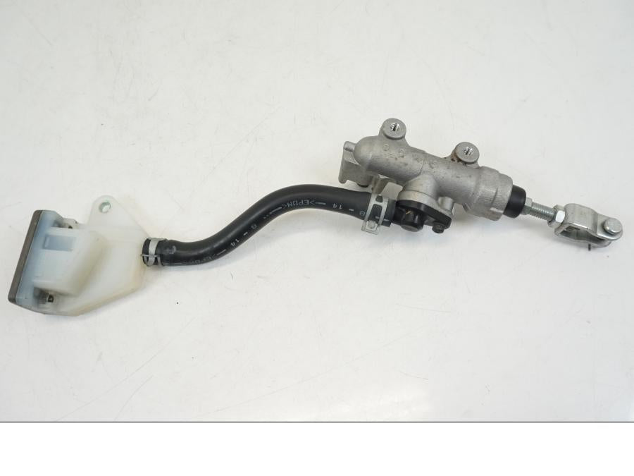 Framsidan på Bromshuvudcylinder från en Suzuki GSX 1300 R -2017 motorcykel.