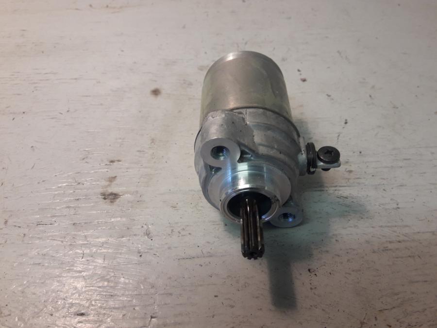 Baksidan på Startmotor från en Yamaha MT 125 -2017 motorcykel.