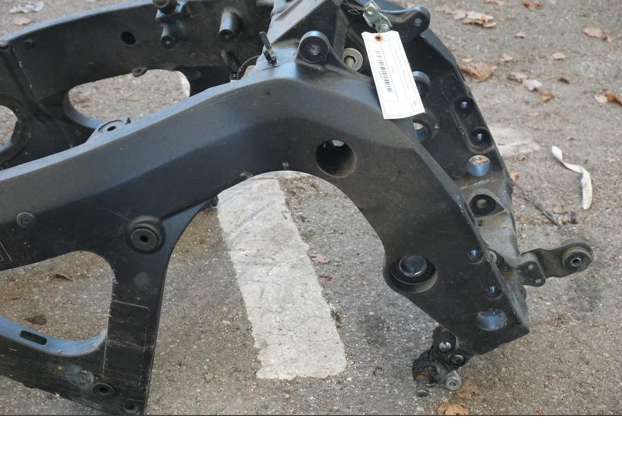 Vänster sida på Ram från en Suzuki GSX-R 750 -2009 motorcykel.