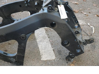 Vänster sida på Ram från en Suzuki GSX-R 750 -2009 motorcykel.