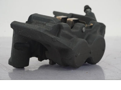 Snett nerifrån på Bromsok från en Yamaha MT-09 SP -2018 motorcykel.