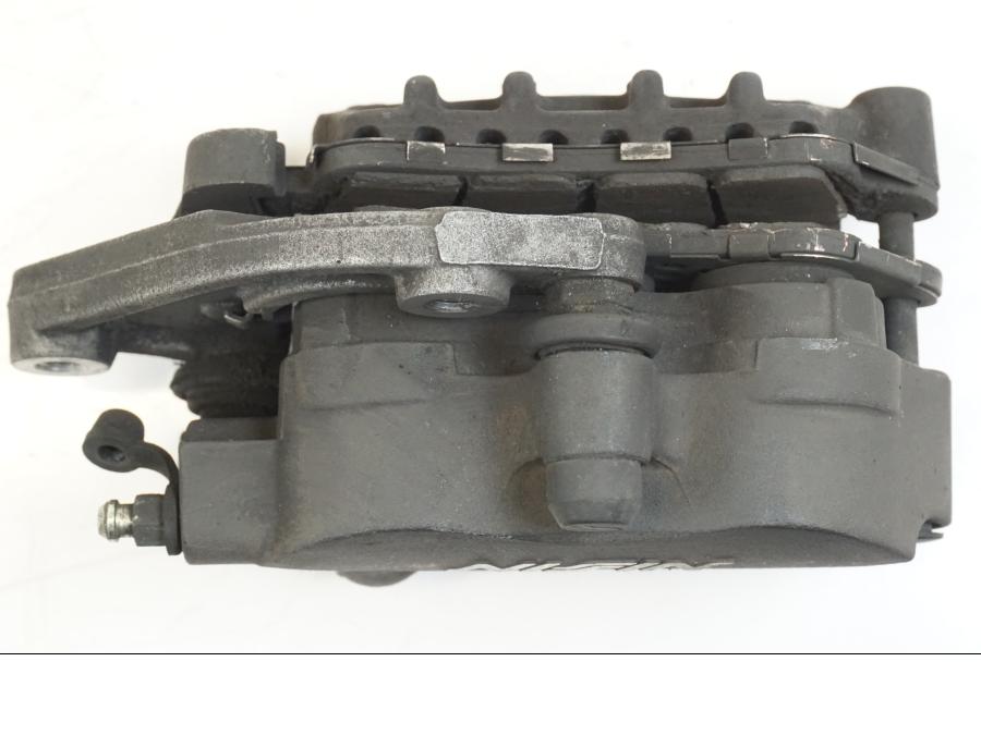 Vänster sida på Bromsok från en Honda ST 1300 -2002 motorcykel.