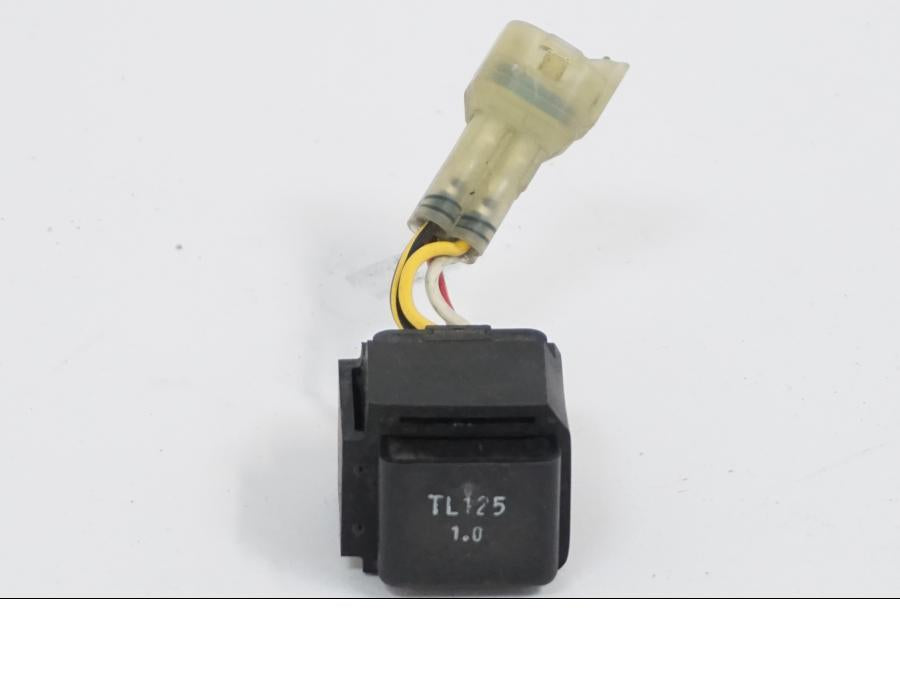 Framsidan på Bensinpumpsrelä från en Kawasaki VN 1500 -2002 motorcykel.