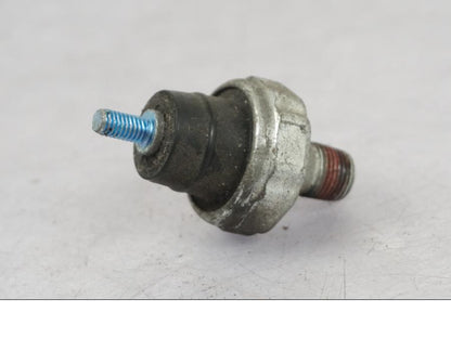 Framsidan på Oljetryckgivare från en H-D Sportster 883 XL -2007 motorcykel.