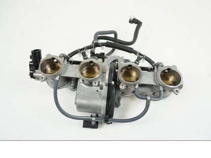 Höger sida på Spjällhus från en Yamaha MT-10 -2022 motorcykel.