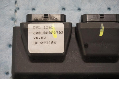 Baksidan på Låssats från en Ducati Diavel -2015 motorcykel.