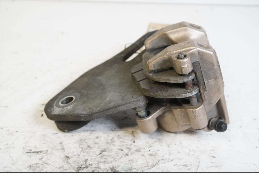 Baksidan på Bromsok från en Honda CBR 125 R -2005 motorcykel.