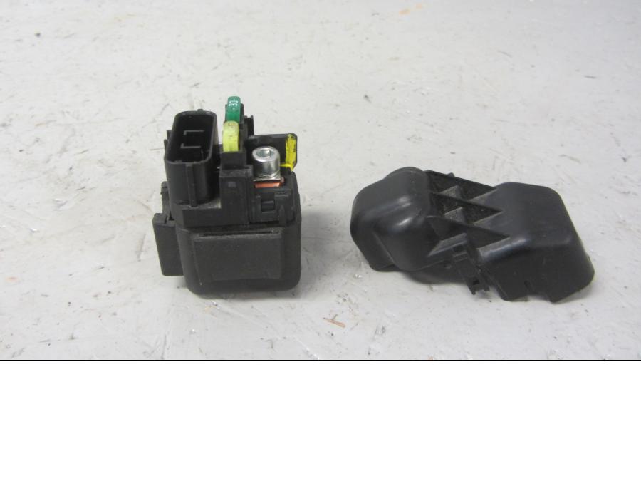 Framsidan på Startrelä från en Honda CB 1000 R -2010 motorcykel.