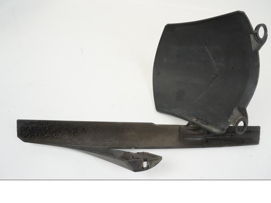 Snett nerifrån på Svingskärm från en KTM 990 SM -2009 motorcykel.