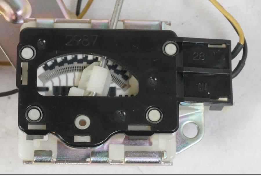 Vänster sida på Bensinpump insprut från en Suzuki GSX-S 1000 -2017 motorcykel.