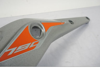 Höger sida på Bakram från en KTM 790 Duke -2019 motorcykel.