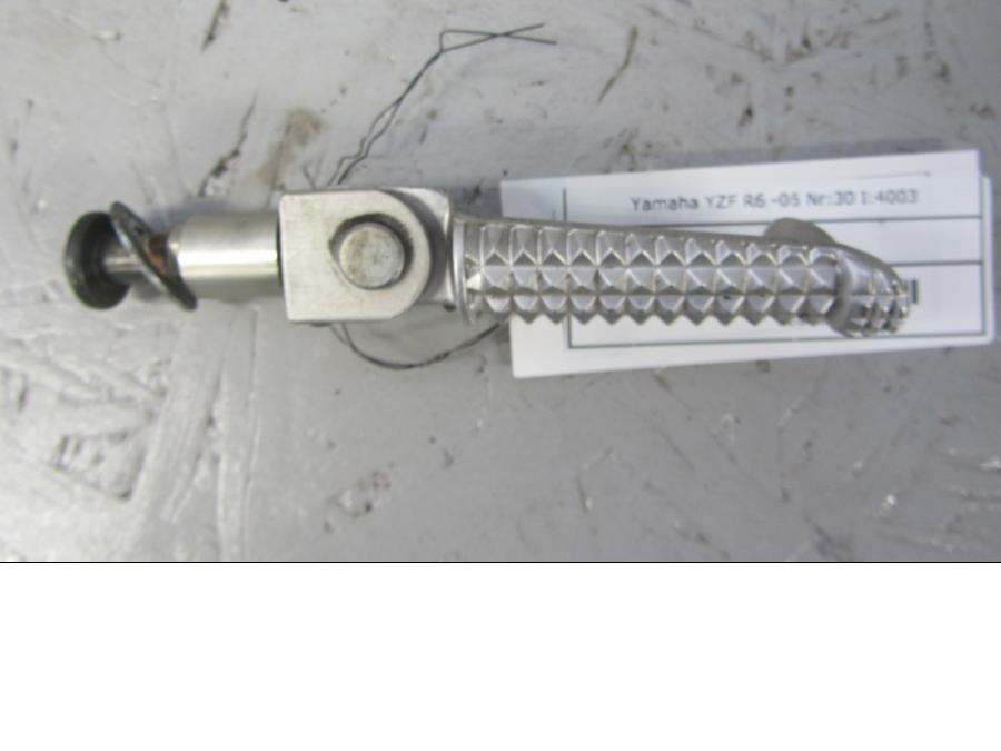 Framsidan på Fotpinne från en Yamaha YZF R6 -2006 motorcykel.