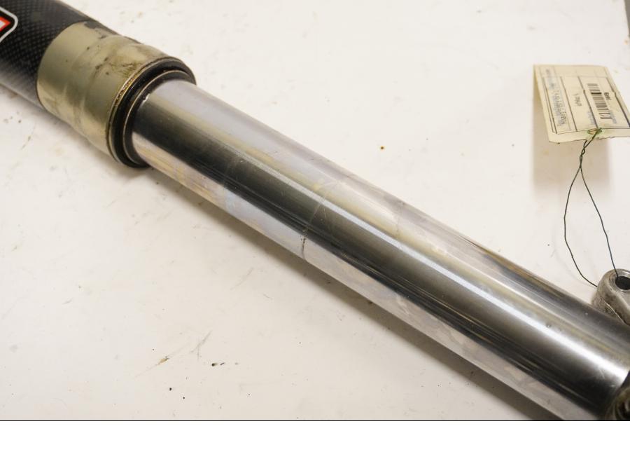 Höger sida på Gaffelben från en Husaberg FE 02 -2004 motorcykel.