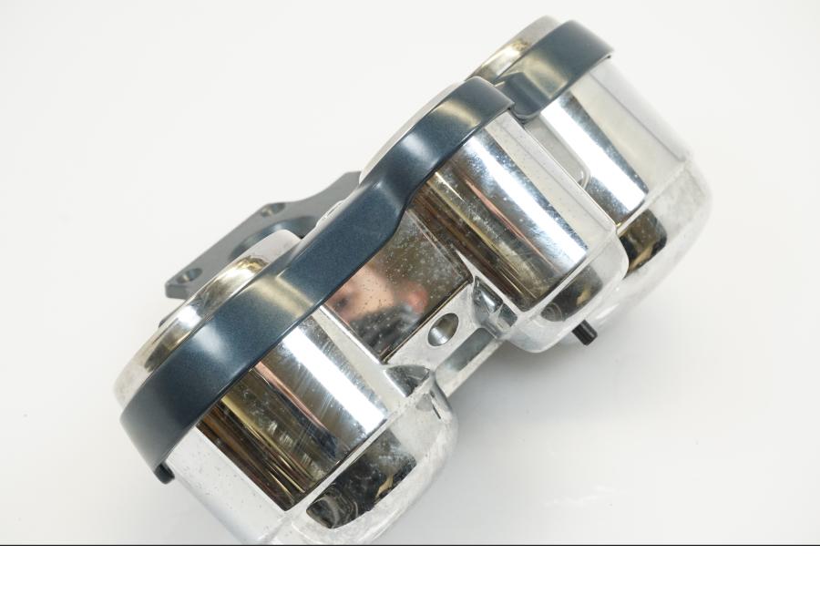 Höger sida på Instrumentpanel från en BMW R 1150 R -2002 motorcykel.