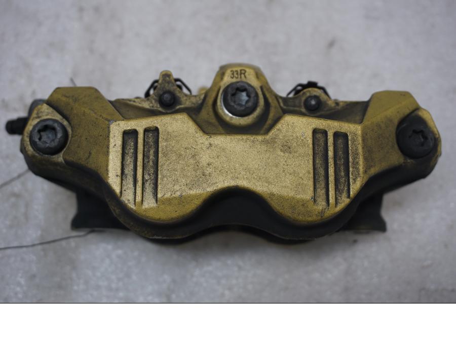 Baksidan på Bromsok från en Suzuki GSX-R 1000 -2003 motorcykel.