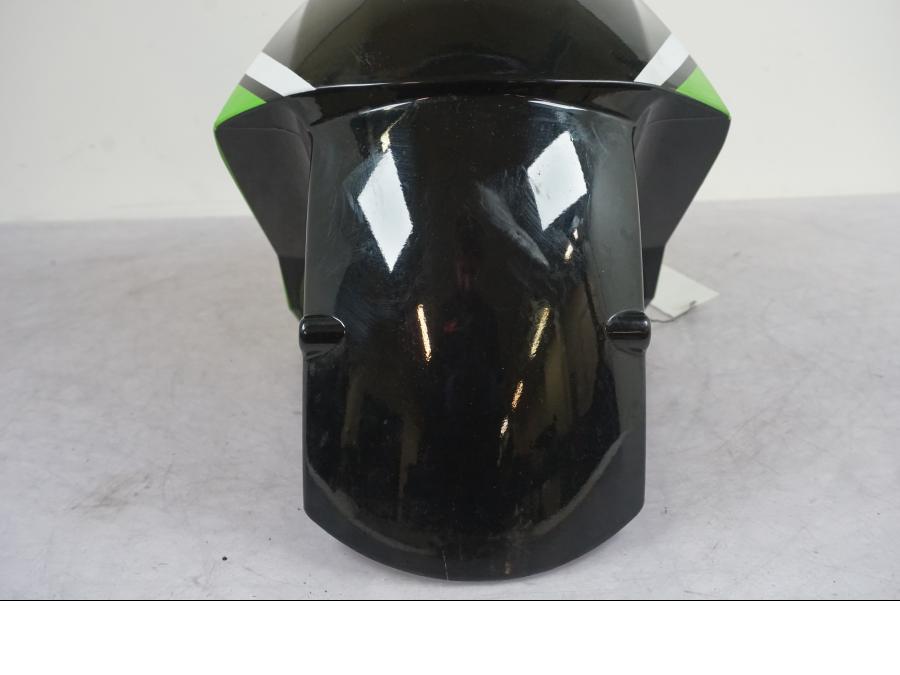 Snett uppifrån på Framskärm från en Kawasaki ZX-10R -2008 motorcykel.