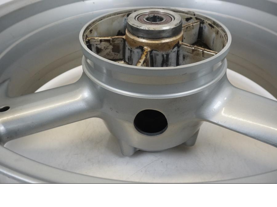 Extrabild5 på Fälg från en Triumph TT 600 -2002 motorcykel.