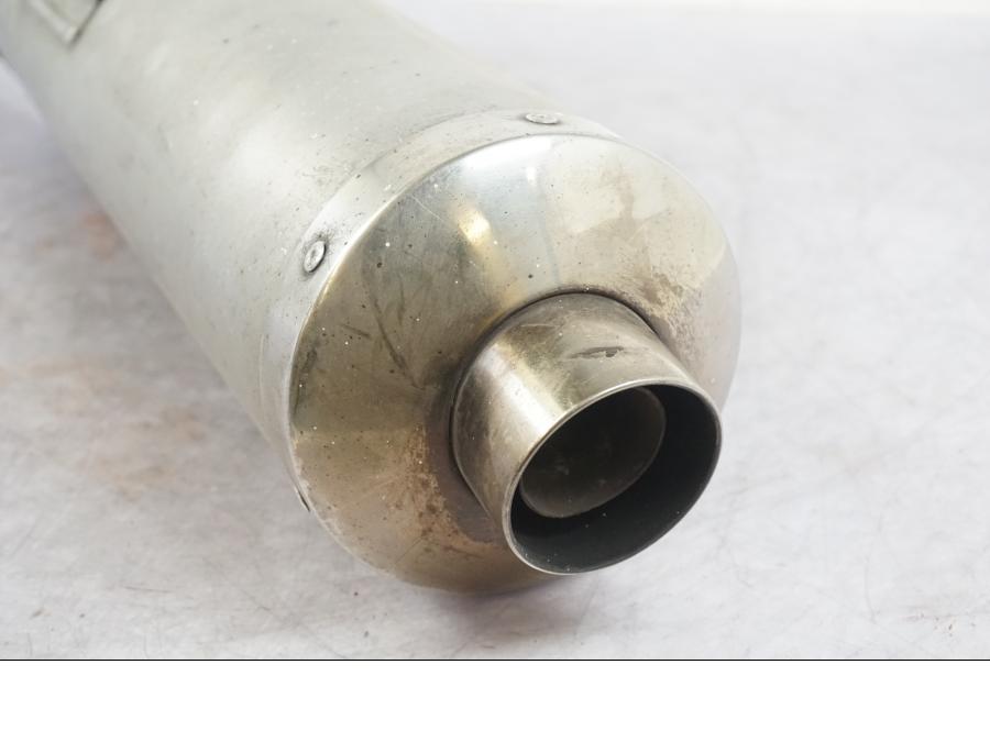 Baksidan på Ljuddämpare från en Yamaha YZF R6 -2000 motorcykel.