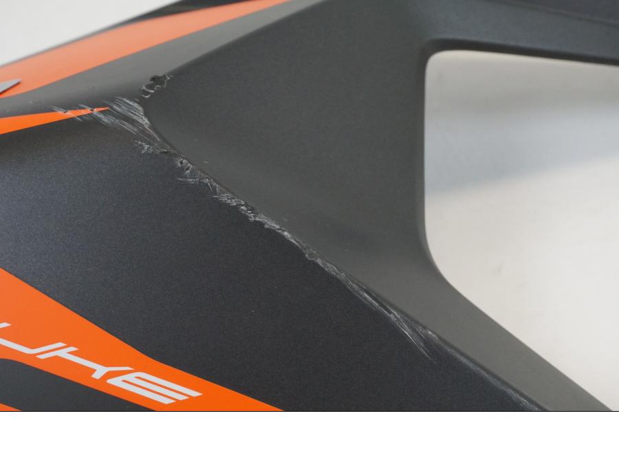 Höger sida på Bensintankskåpa från en KTM 1290 Super Duke -2020 motorcykel.