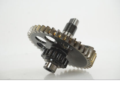 Baksidan på Kamkedjedrev från en KTM 1290 Super Duke R -2021 motorcykel.