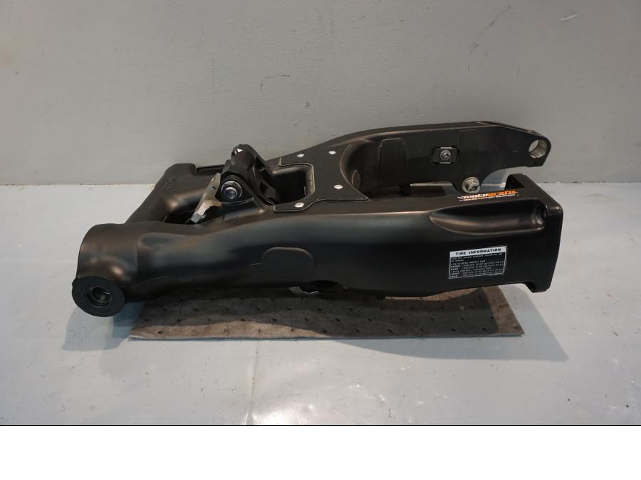 Vänster sida på Sving från en Yamaha V-Max 1700 -2010 motorcykel.