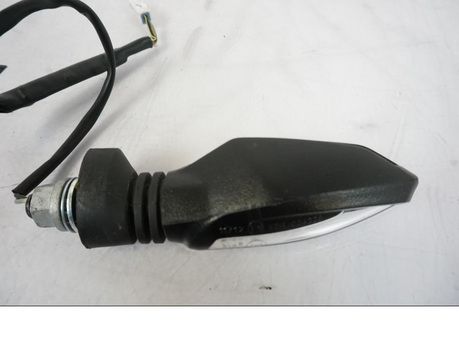 Vänster sida på Blinkers LED från en KTM 790 Duke -2019 motorcykel.