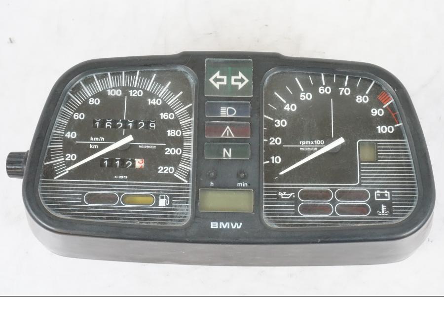 Framsidan på Instrumentpanel från en BMW K 1100 LT -1999 motorcykel.