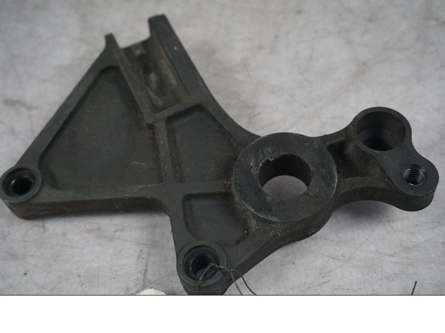 Snett uppifrån på Bromsoksfäste från en Kawasaki ER-6N -2011 motorcykel.