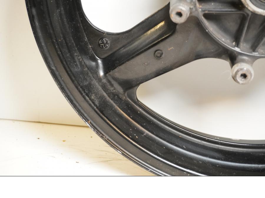 Extrabild1 på Fälg från en Honda CBR 1000 F -1993 motorcykel.