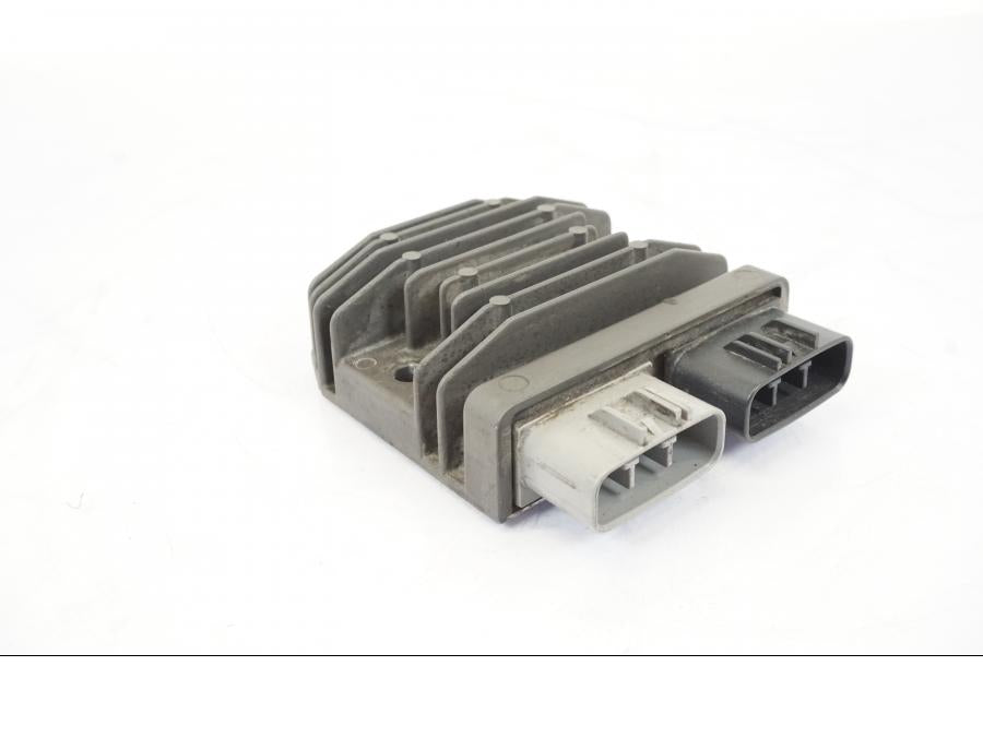 Framsidan på Likriktare från en BMW R 1250 GS -2019 motorcykel.