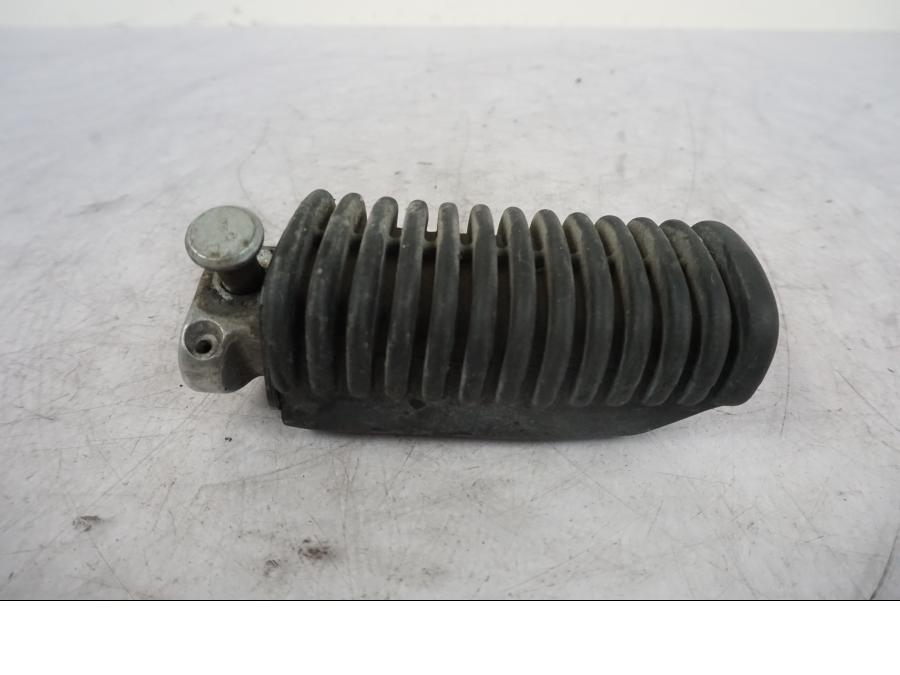 Framsidan på Fotpinne från en BMW R 1150 GS -2002 motorcykel.