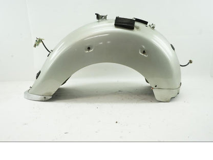 Baksidan på Bakskärm från en Yamaha XVZ 13TD -1999 motorcykel.