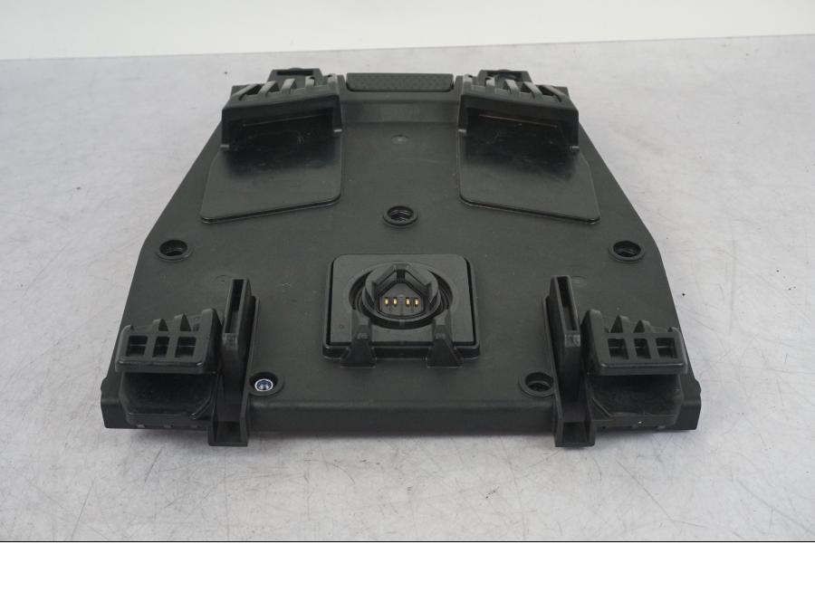 Höger sida på Topboxfäste från en BMW R 1300 GS -2024 motorcykel.