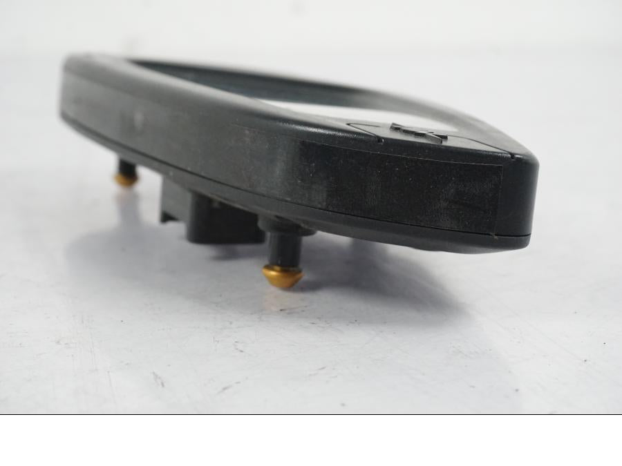 Snett nerifrån på Instrumentpanel från en MV Agusta Dragster -2014 motorcykel.